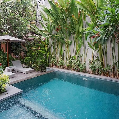 Hotel Dee Mansion Denpasar Esterno foto