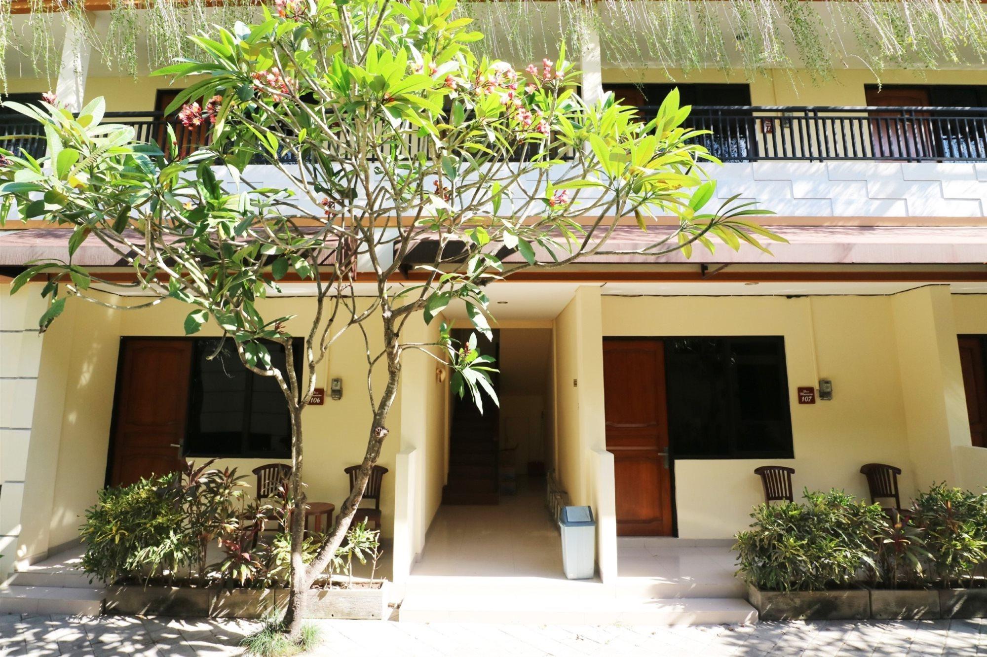 Hotel Dee Mansion Denpasar Esterno foto