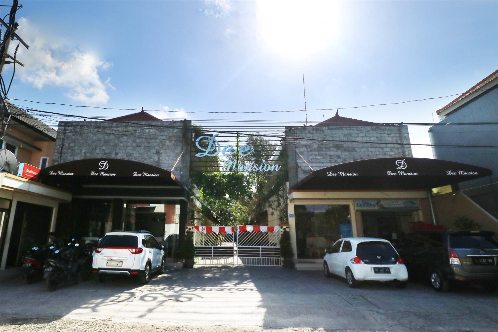 Hotel Dee Mansion Denpasar Esterno foto