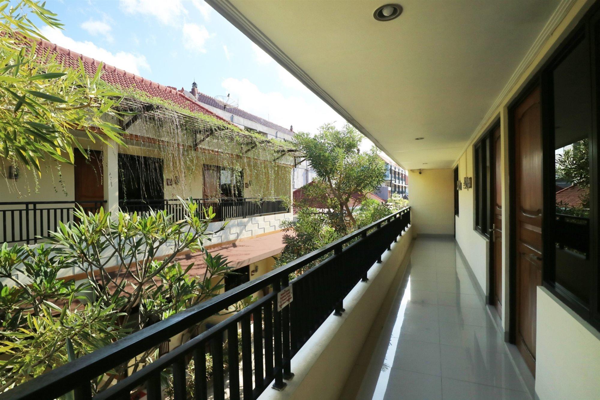 Hotel Dee Mansion Denpasar Esterno foto
