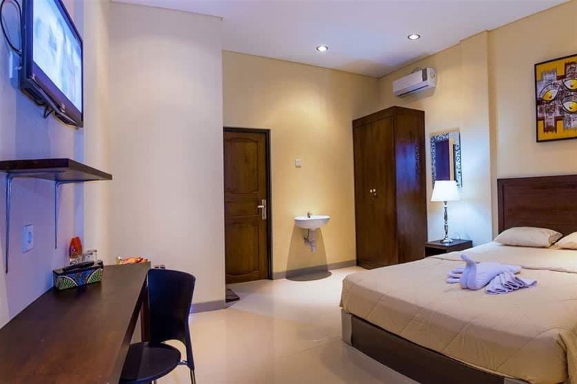 Hotel Dee Mansion Denpasar Esterno foto