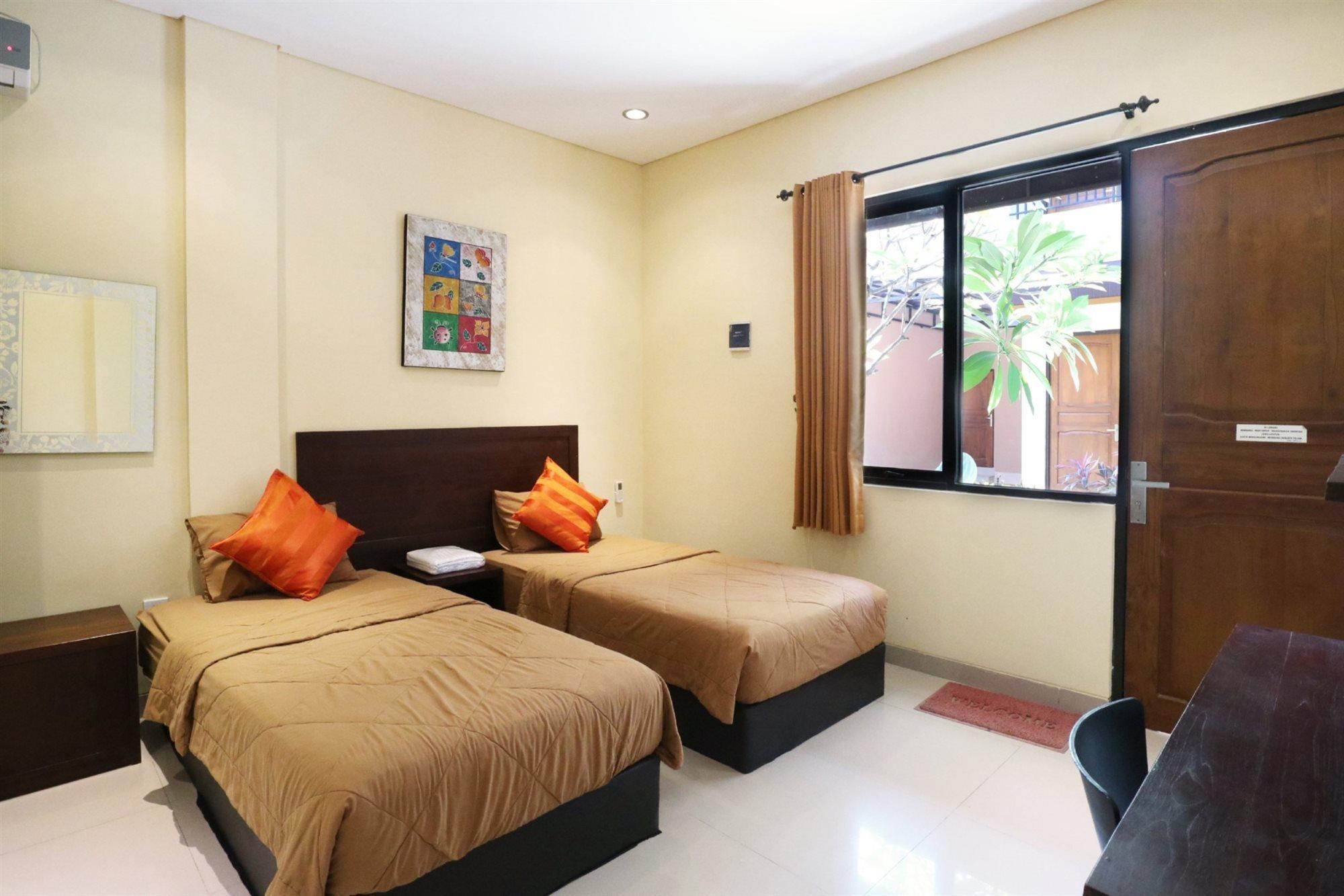 Hotel Dee Mansion Denpasar Esterno foto