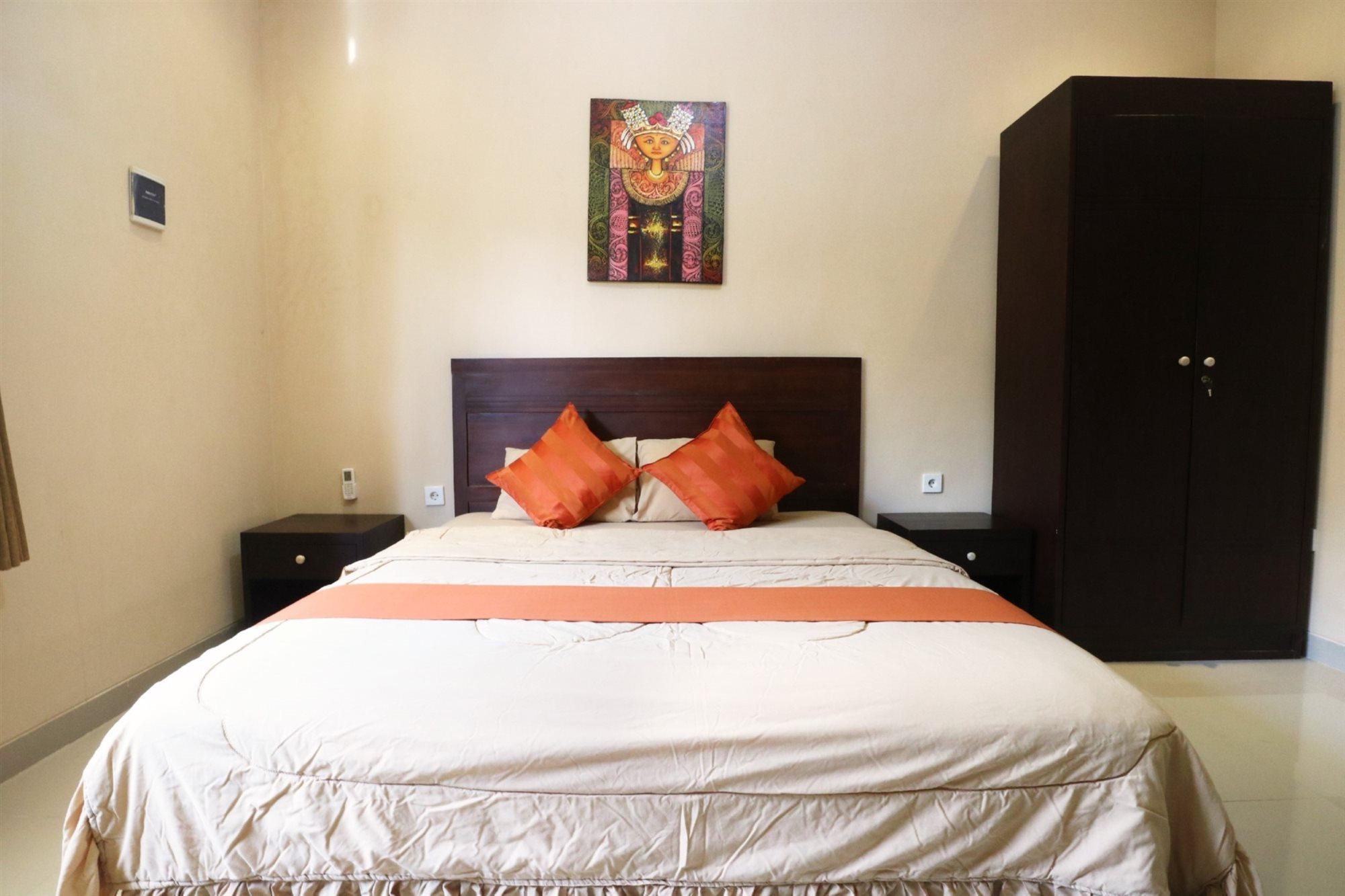 Hotel Dee Mansion Denpasar Esterno foto