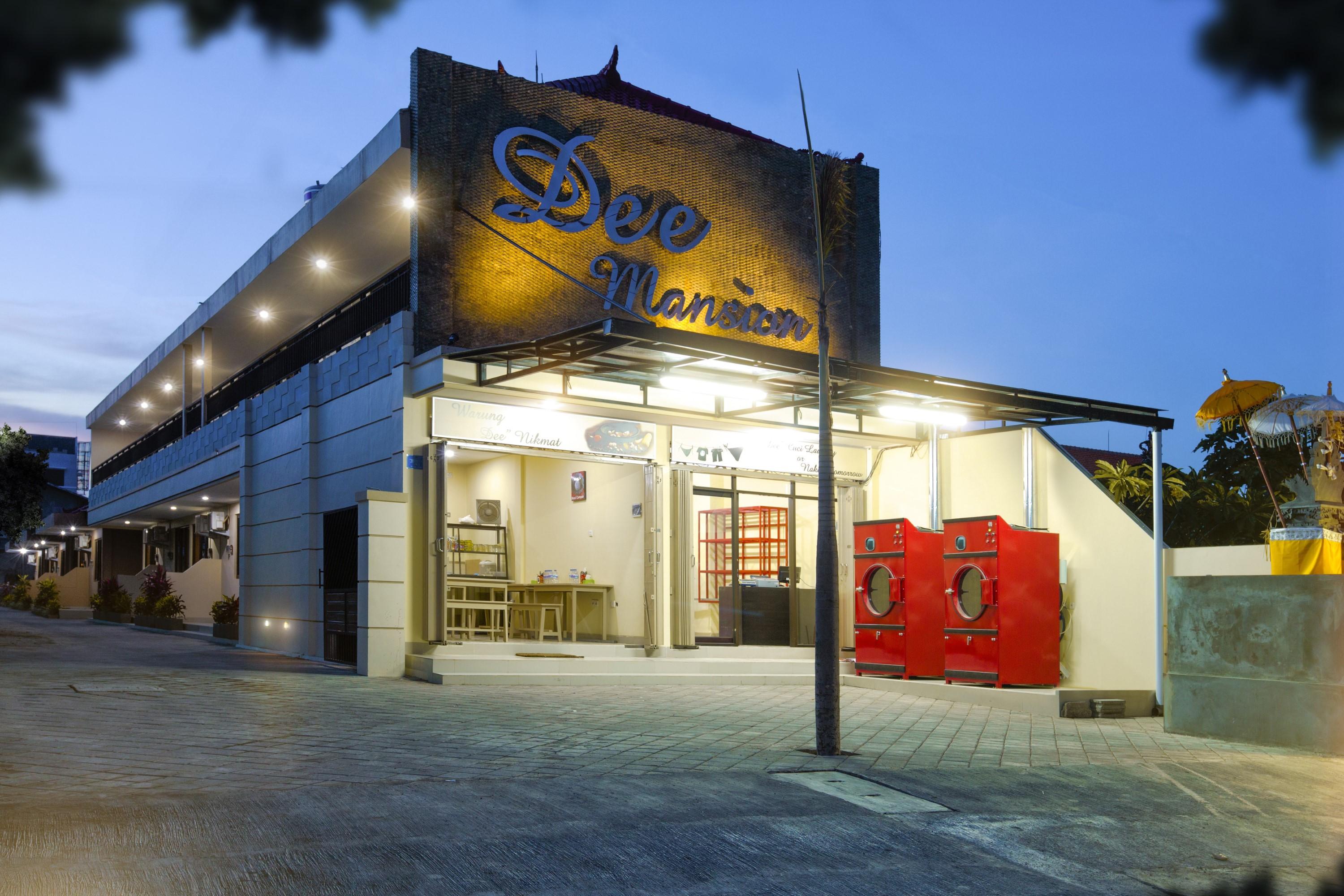 Hotel Dee Mansion Denpasar Esterno foto