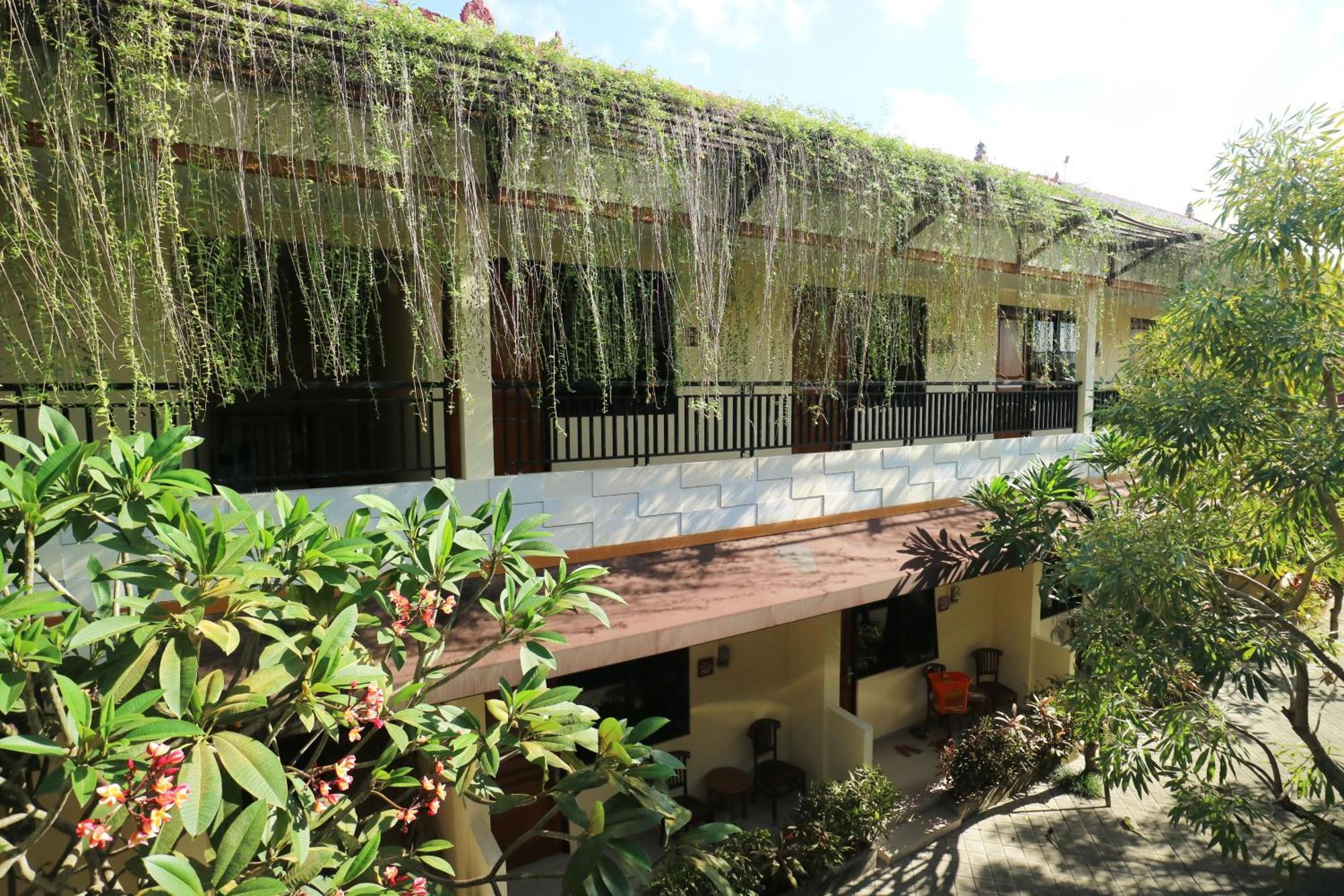 Hotel Dee Mansion Denpasar Esterno foto