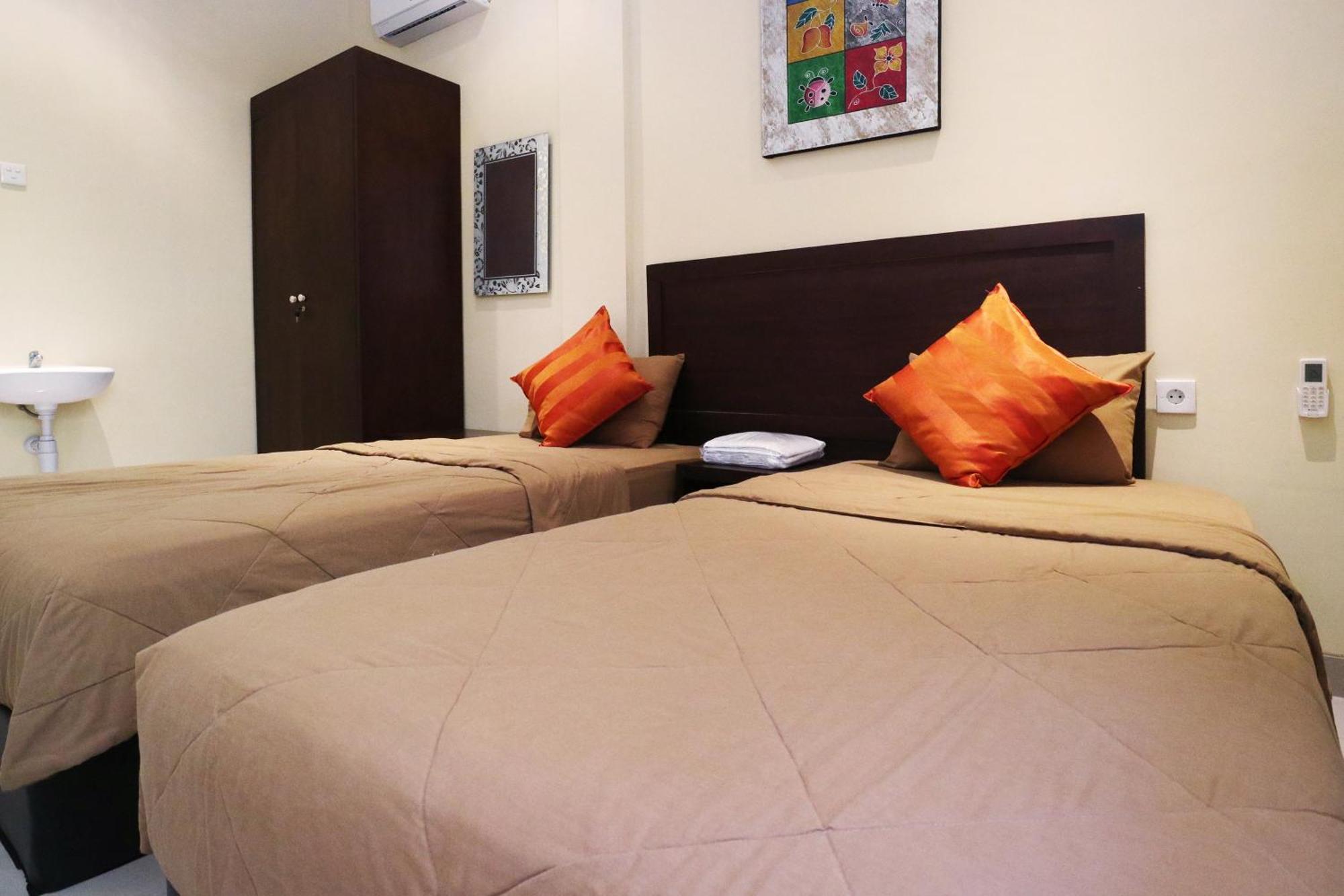 Hotel Dee Mansion Denpasar Esterno foto