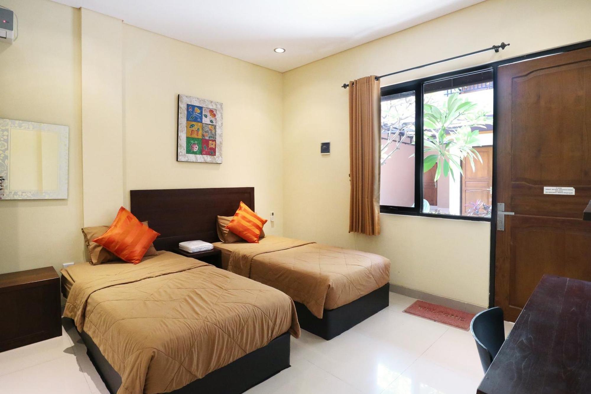 Hotel Dee Mansion Denpasar Esterno foto