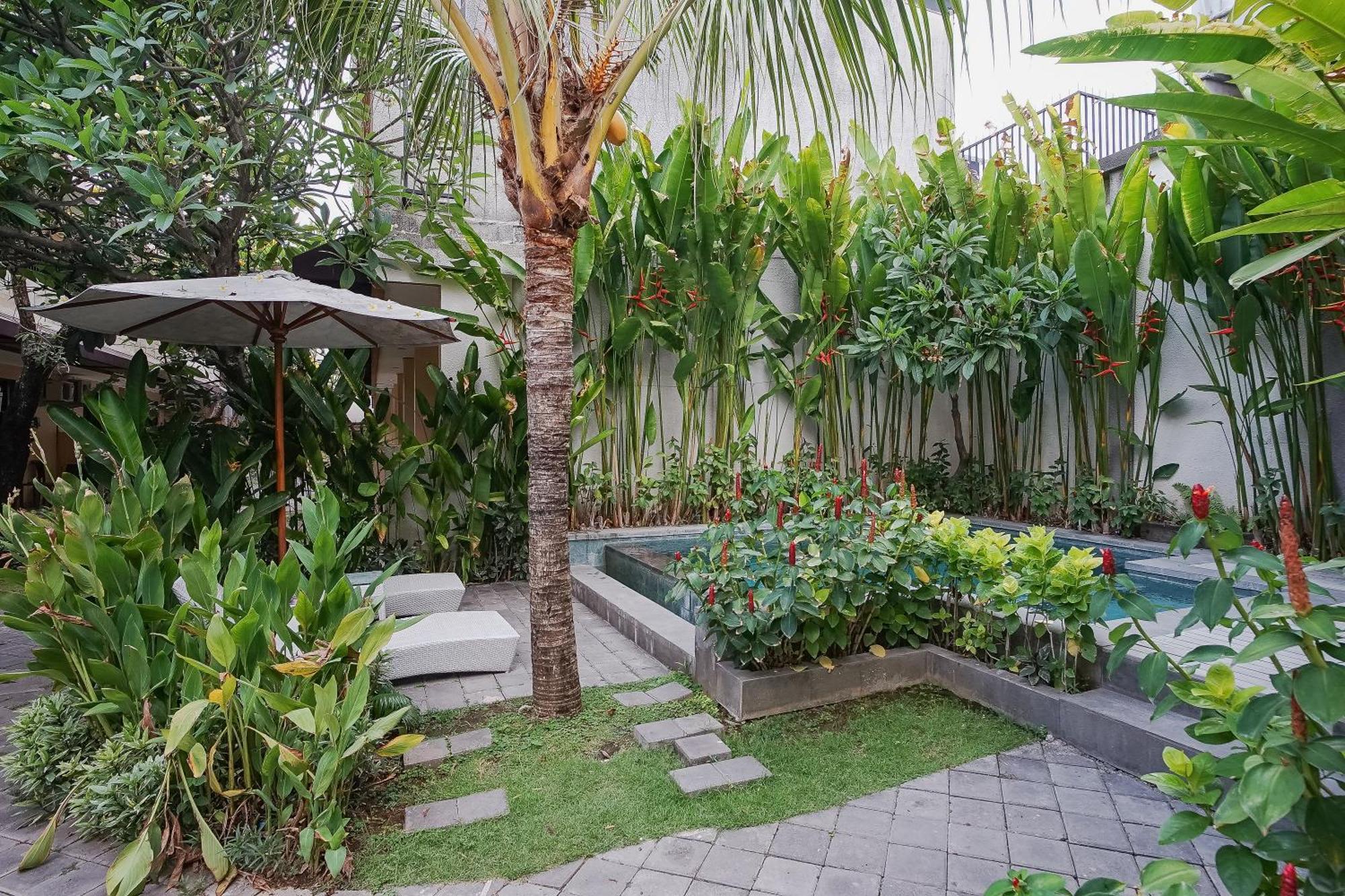 Hotel Dee Mansion Denpasar Esterno foto