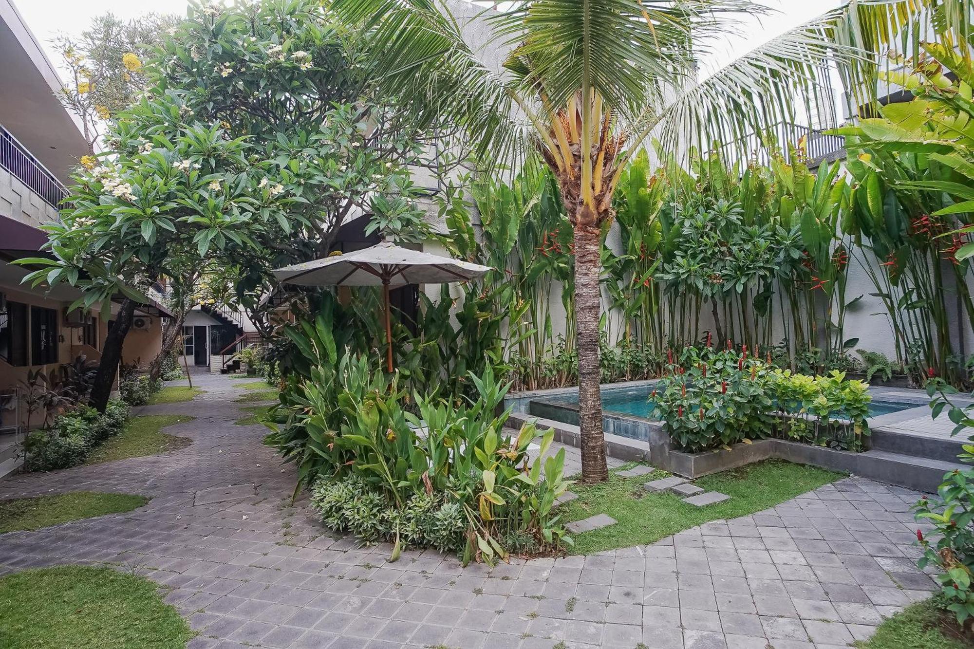 Hotel Dee Mansion Denpasar Esterno foto