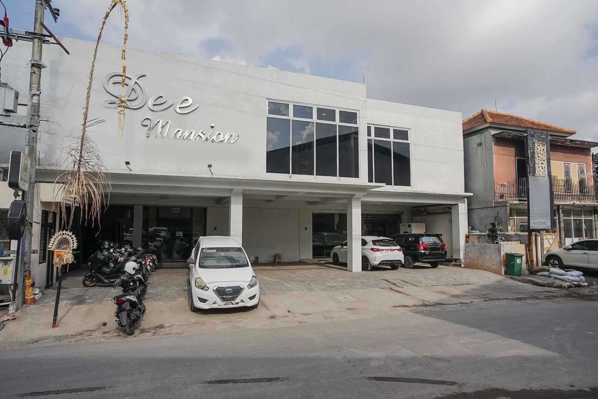 Hotel Dee Mansion Denpasar Esterno foto