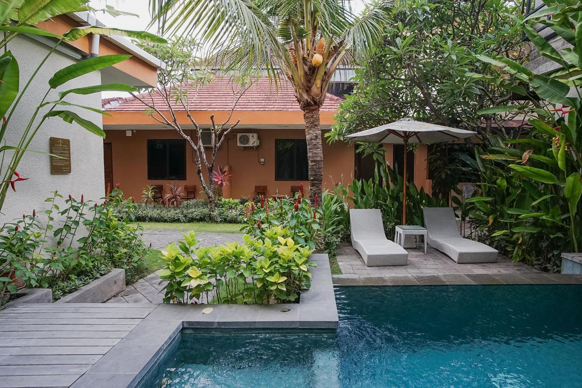 Hotel Dee Mansion Denpasar Esterno foto