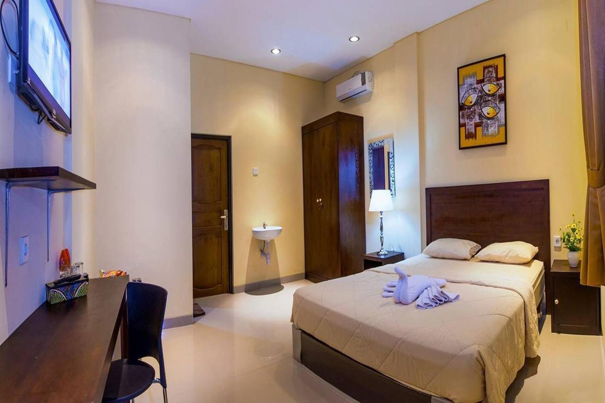 Hotel Dee Mansion Denpasar Esterno foto