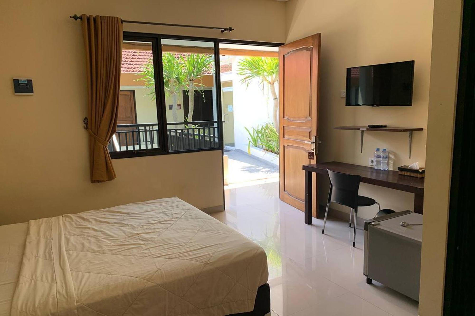 Hotel Dee Mansion Denpasar Esterno foto
