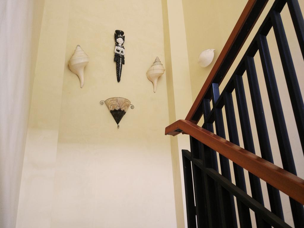 Hotel Dee Mansion Denpasar Esterno foto