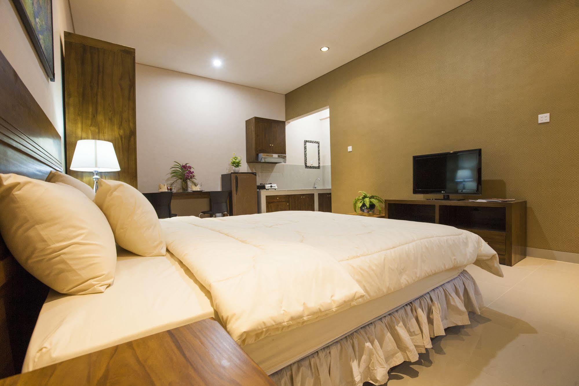Hotel Dee Mansion Denpasar Esterno foto