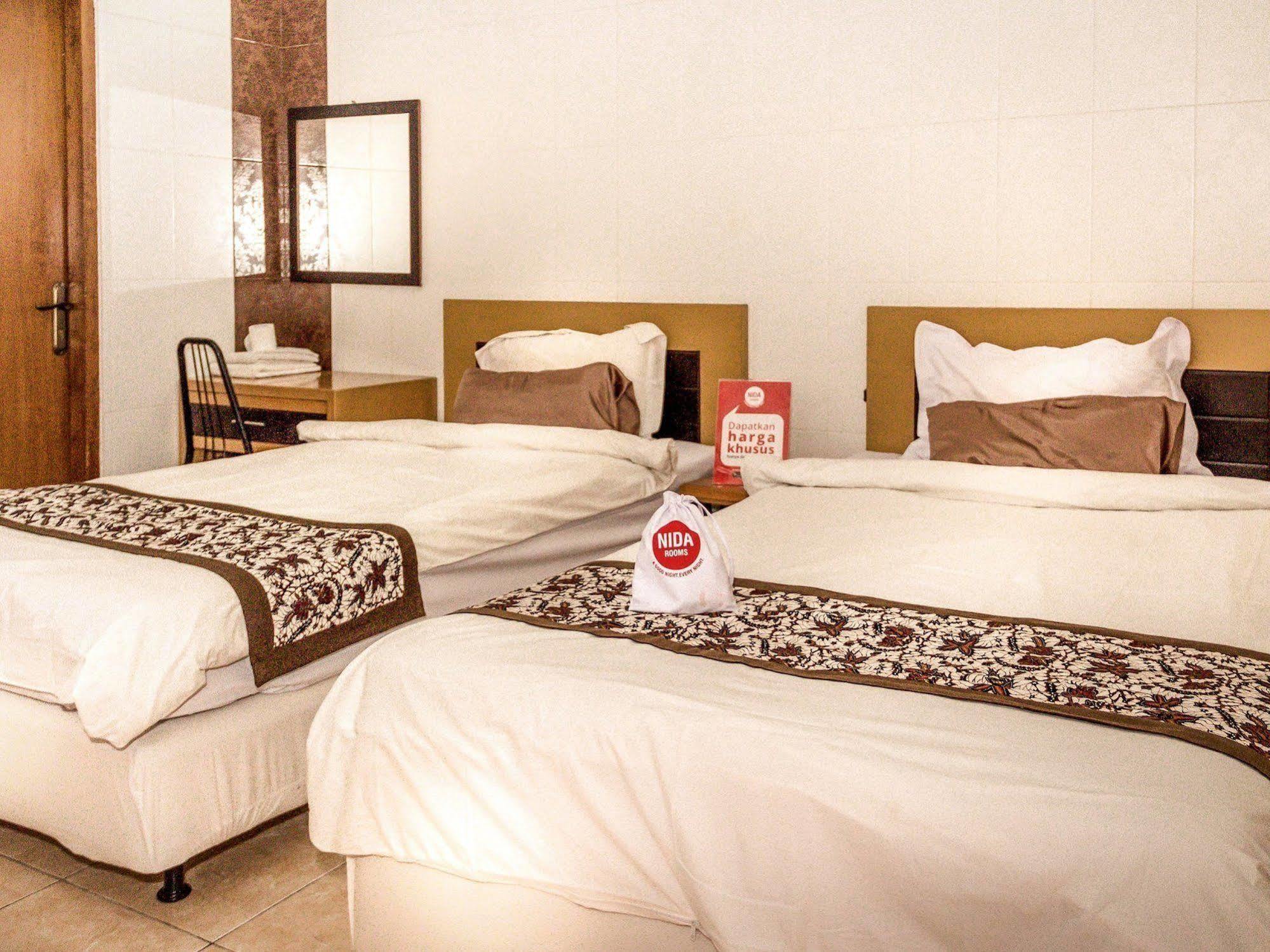 Hotel Dee Mansion Denpasar Esterno foto