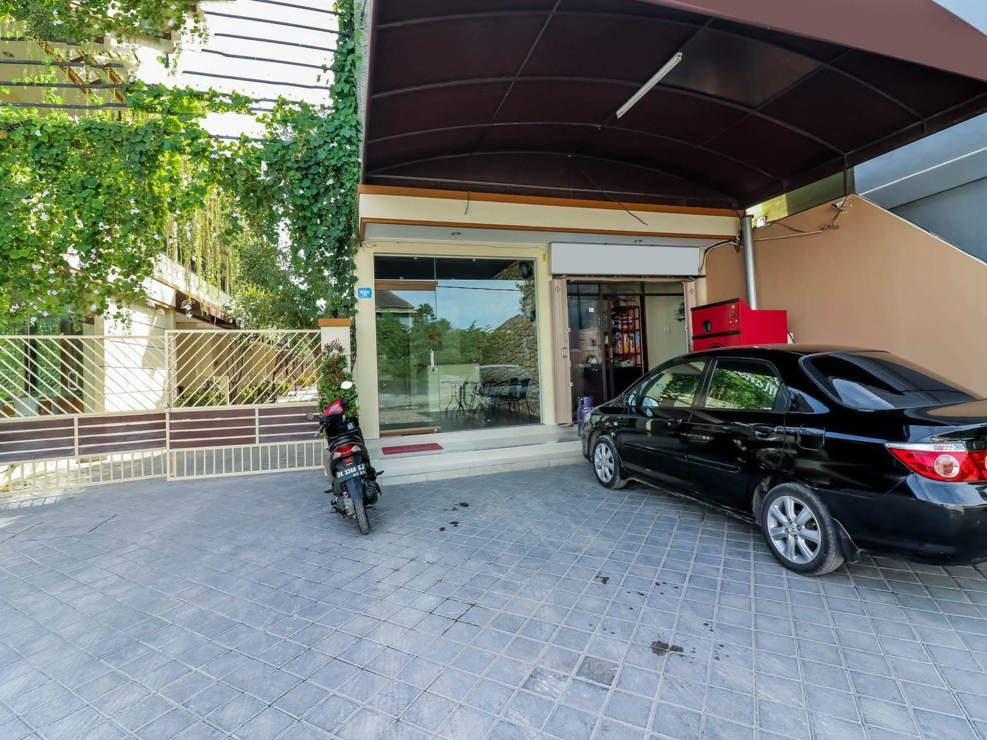 Hotel Dee Mansion Denpasar Esterno foto